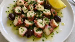 Insalata di polpo tenera: il trucco per farlo restare morbido (anche da congelato)