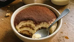 Tiramisù senza uova: crema compatta al mascarpone pronta in pochi minuti