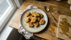 Pepite di pollo in crosta croccante: panatura rustica al limone e rosmarino