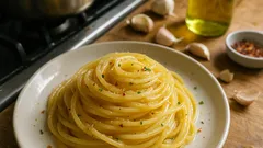 Spaghetti con colatura di alici: il condimento a crudo che profuma d’estate