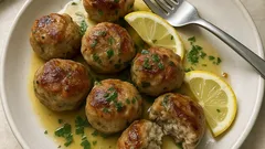 Polpette al limone e vino bianco: morbide dentro e pronte in padella