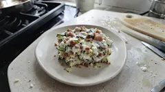 Torta salata 7 vasetti con zucchine e pancetta: soffice, senza uova e senza bilancia